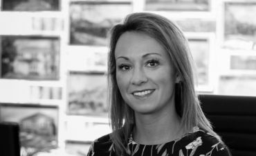 Jenna Campbell, Sales Negotiator